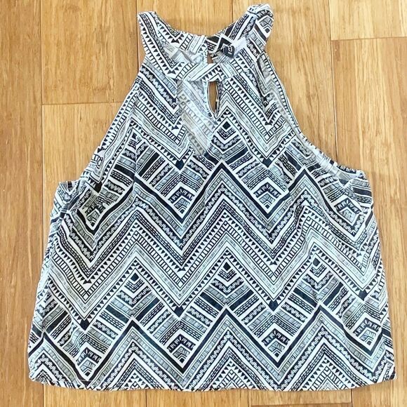 Divided Geometric Pattern Tank Top – Size 8 - Picture 3 of 7